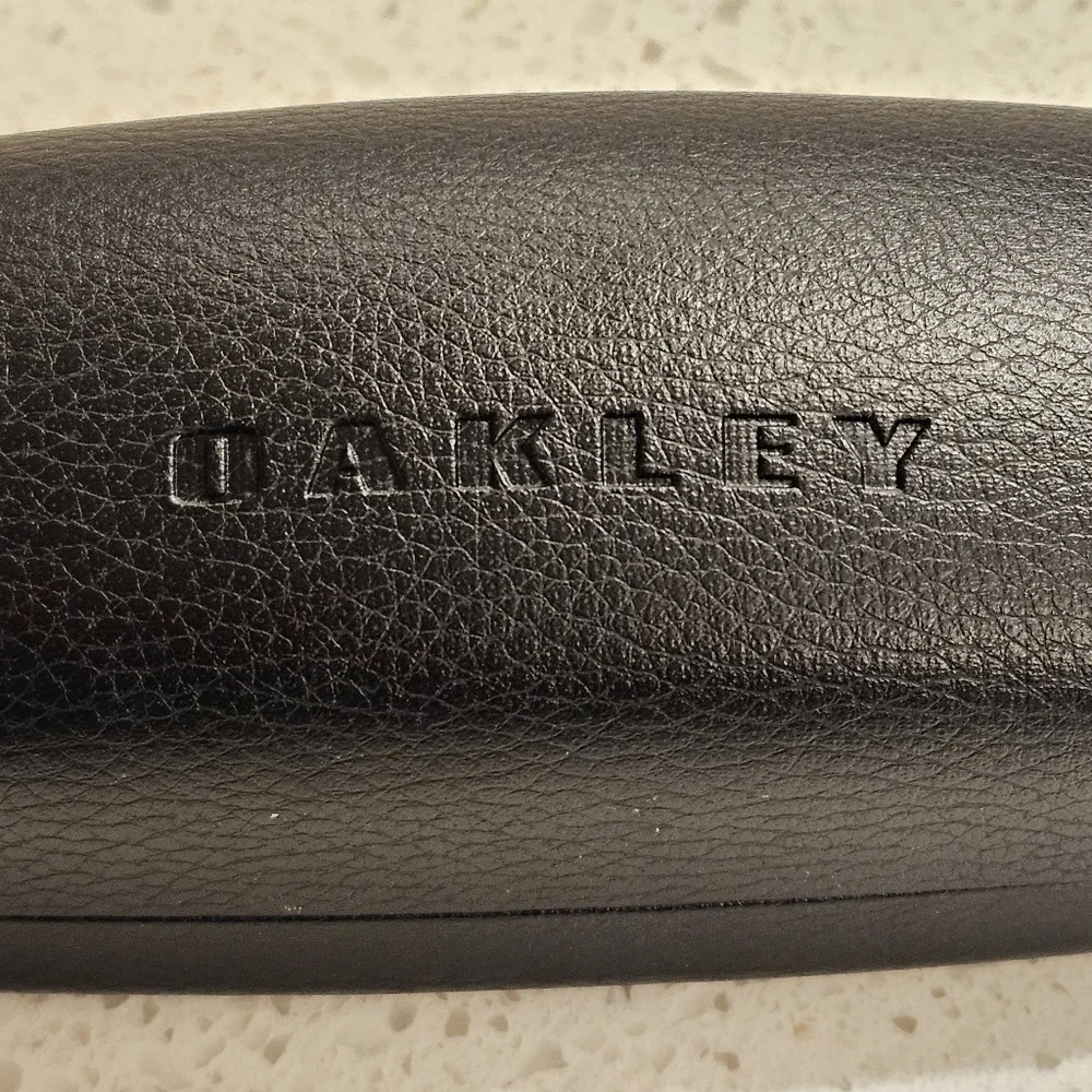 Oakley Black Hard Clam Shell Dimple Glasses Case | Black Embossed Logo